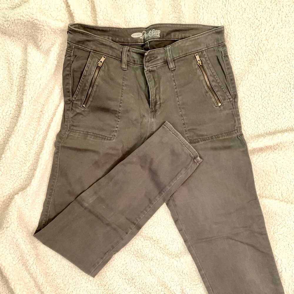 Mid-rise distressed grey skinny jean, tall size 12